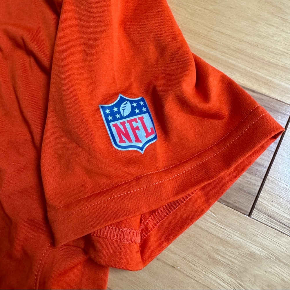 Chicago Bears Tee - Picture 4 of 6